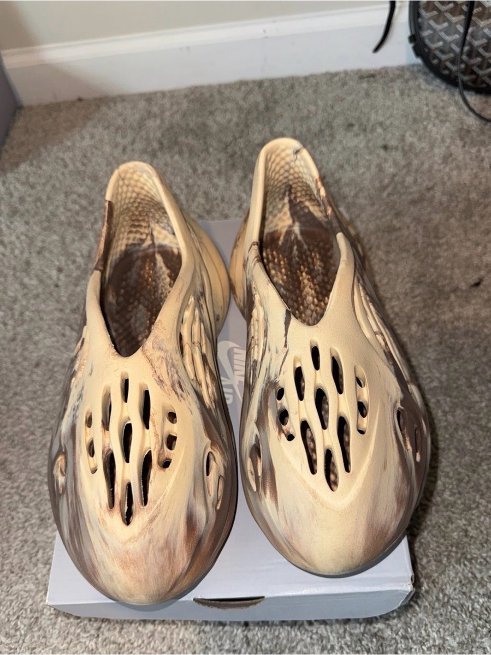Yeezy Foam Runners in Cream and Brown Marble - Picture 2 of 3